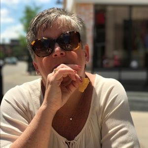 Meet your Posher, Cindy